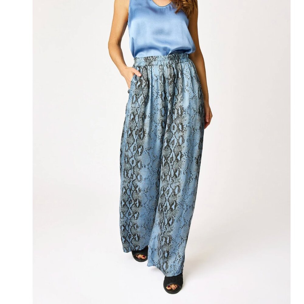 JACQUELINE B CLOTHING Flowy Satin Snake Pattern Pant in Denim Blue M/L